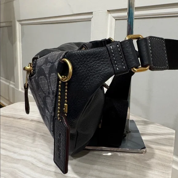 Coach Warren Signature Chambray Pebbled Leather Navy Belt Bag Fanny Pack - Picture 5 of 17